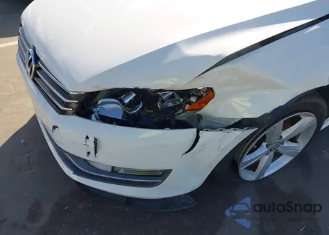 2015 Volkswagen Passat 1.8T Limited Edition из США, поврежденный, VIN 1VWAS7A34FC111459